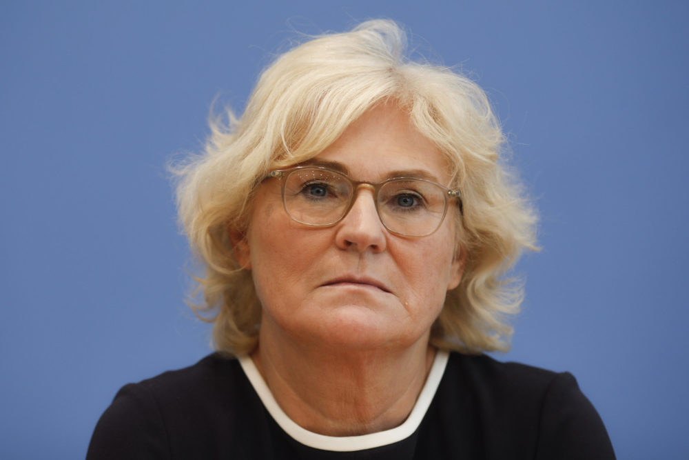 Bundesjustizministerin lässt Forderung, Kindesmissbrauch als
